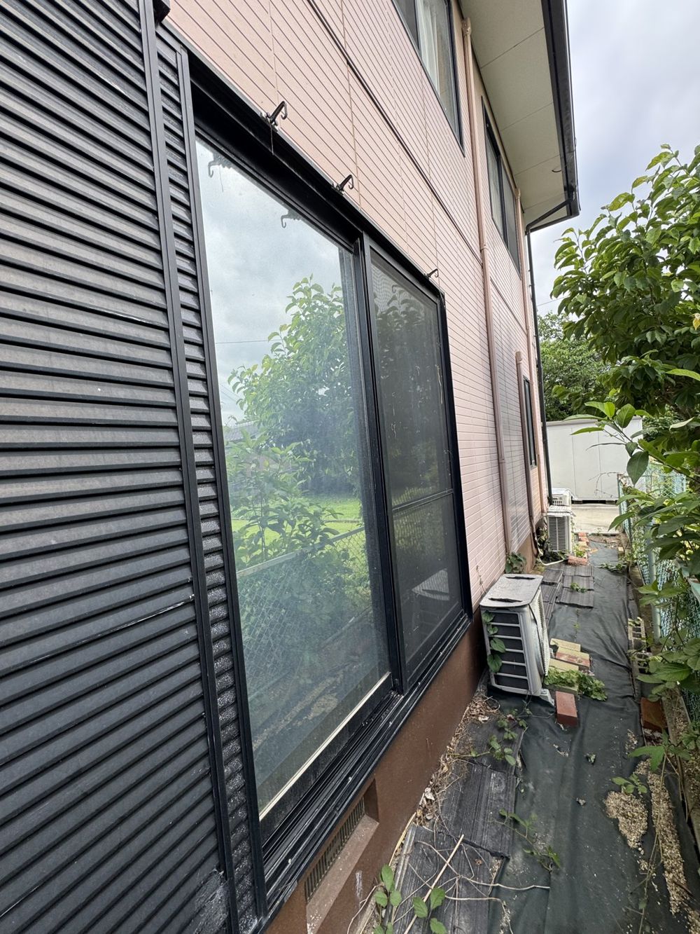 宇佐市の住宅 ミラーフィルム施工後は外から室内が見えない